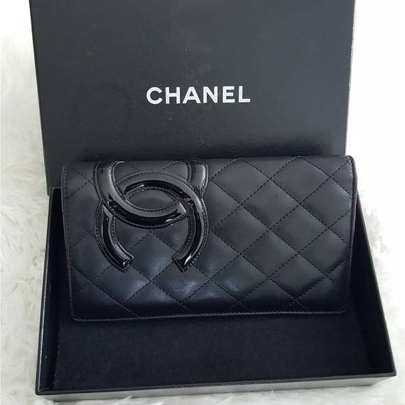 CHANEL Handbags - 100% Auth CHANEL Bifold Lambskin Wallet